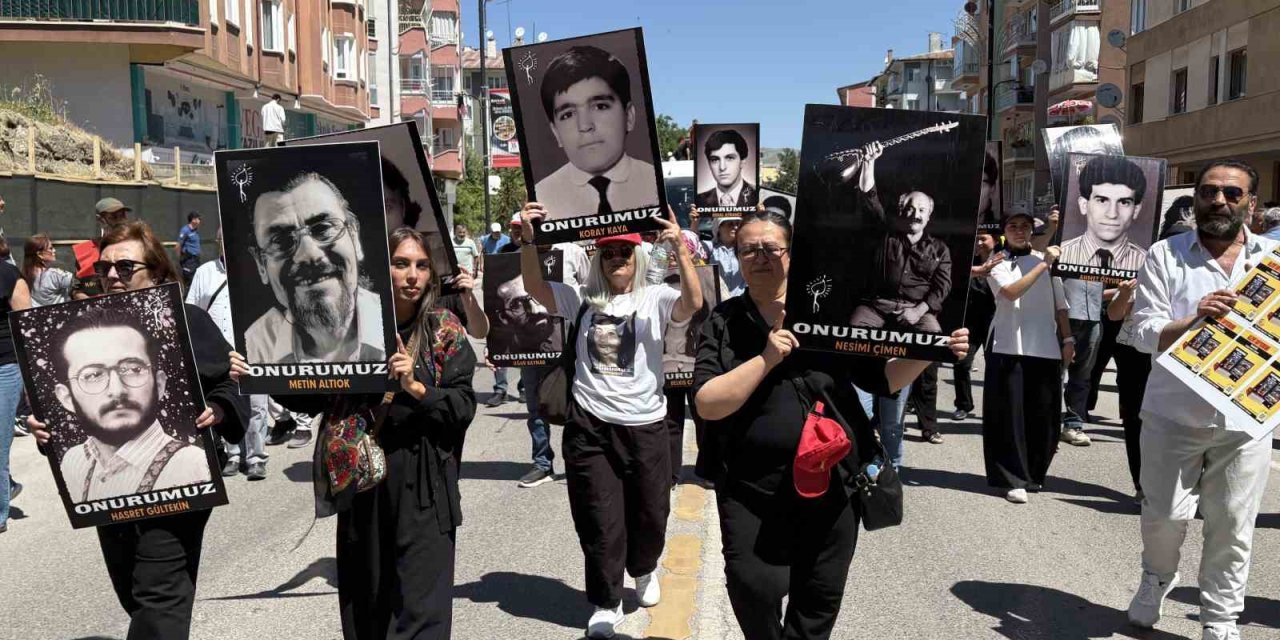 Sivas'ta yakılarak katledilen canlar anıldı