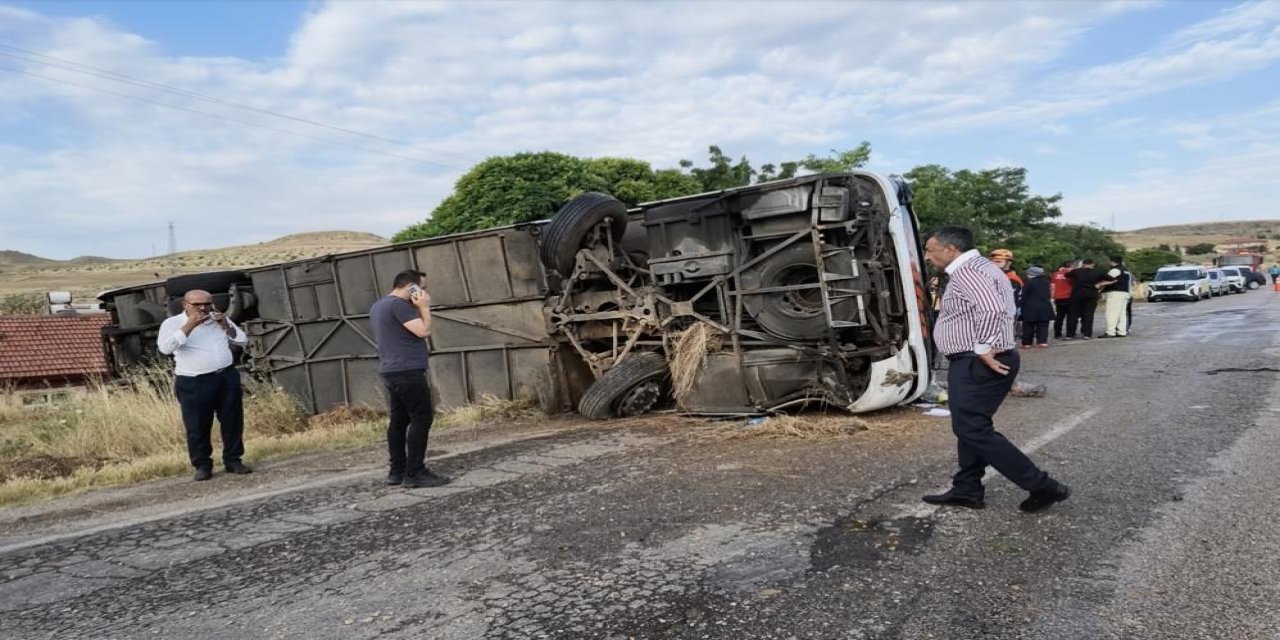 Katliam gibi kaza yolcu otobüsü devrildi: 3'ü ağır 41 yaralı