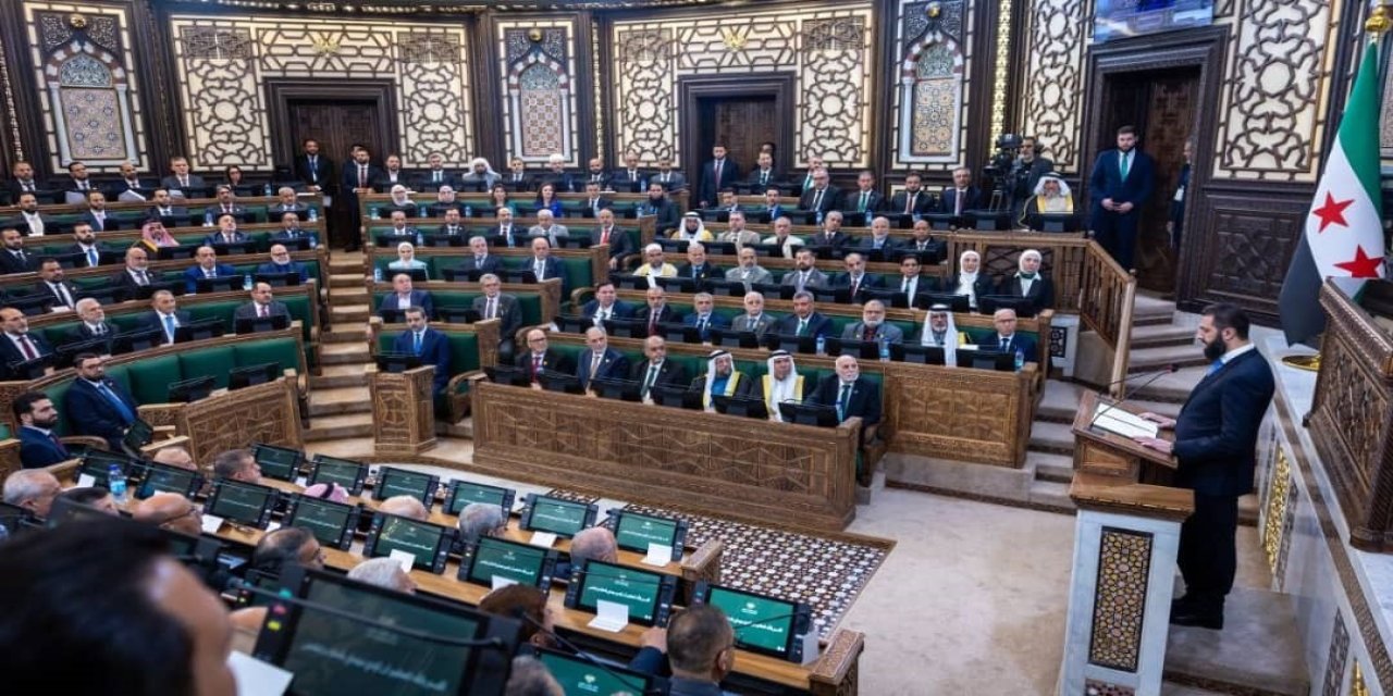 Suriye’de tarihi adım: Esad rejiminden sonra lk halk parlamentosu oturumu gerçekleştirildi