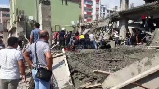 Hatay'da bir  inşaatta göçük meydana geldi, işçiler göçük altında kaldı