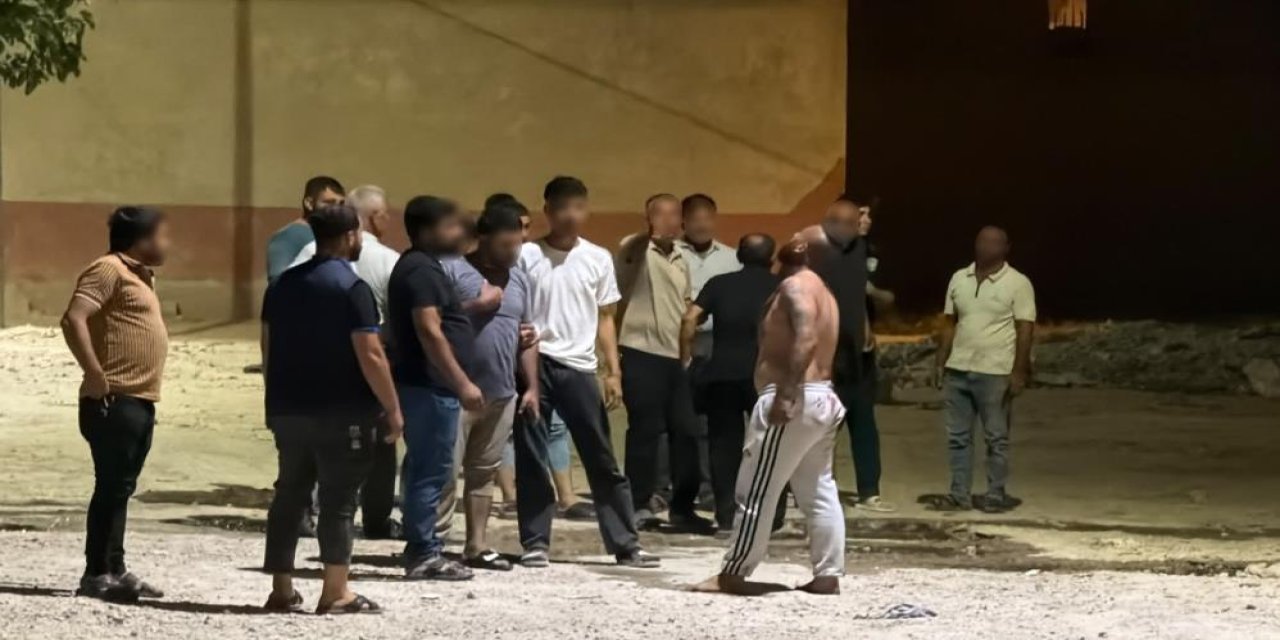 İki grup arasında bıçaklı kavga: çok sayda yaralı var