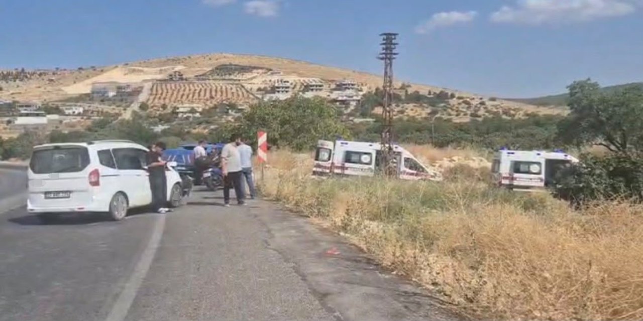 Gaziantep'te hafif ticari araç ile otomobil çarpıştı, çok sayıda yaralı var