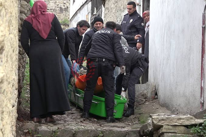 Karabük te kadın cinayeti öldürülen 3 çocuk annesi defnedildi