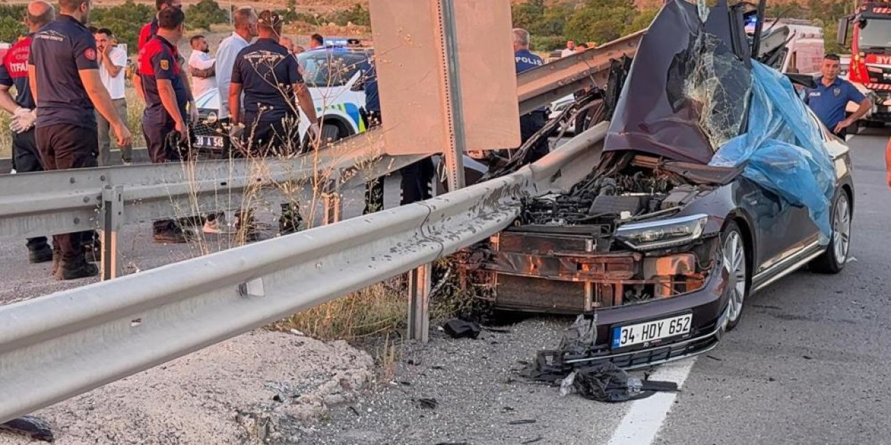 Düğün konvoyundaki otomobil bariyerlere çarptı: 1 ölü, 3 yaralı