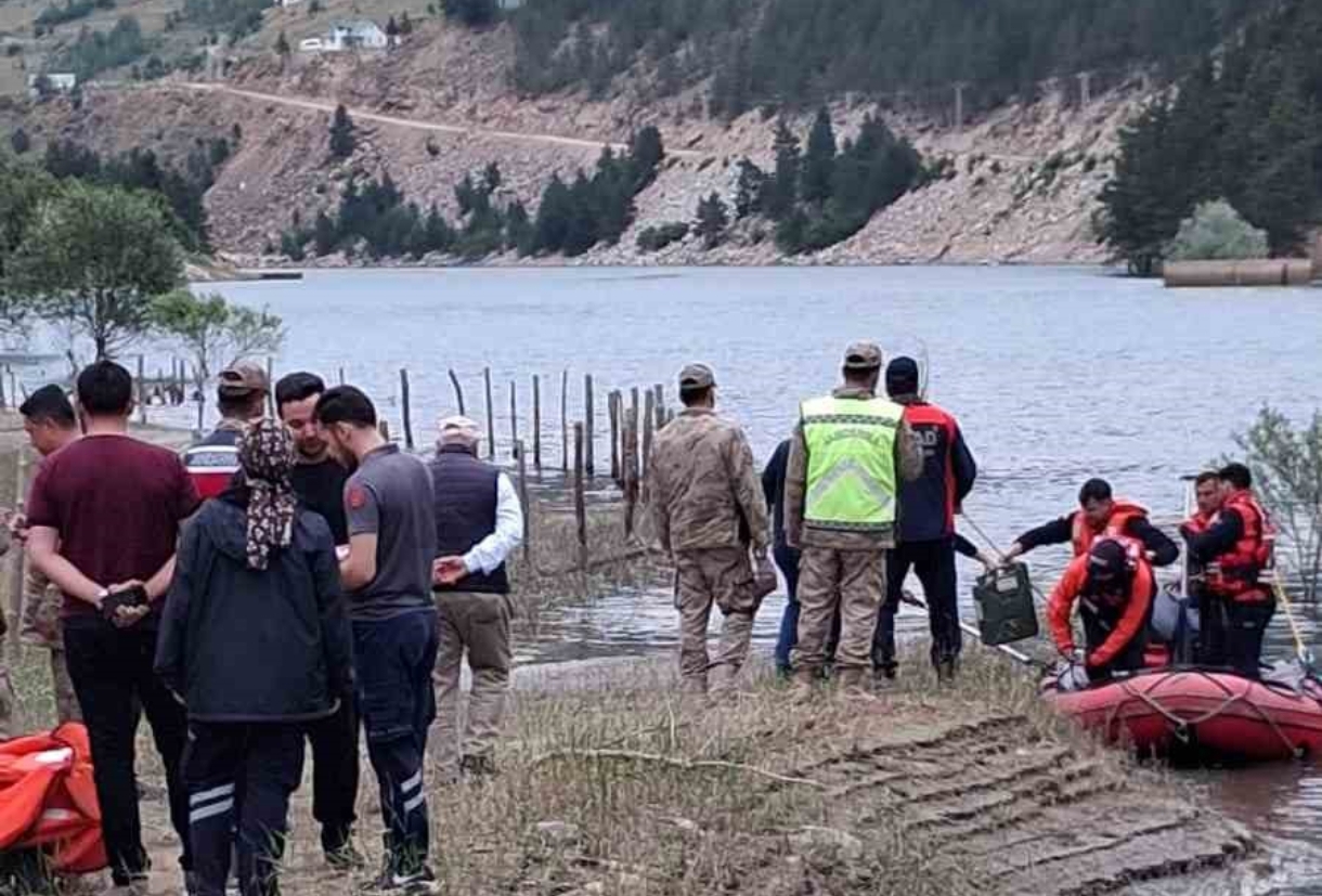 Baraj gölüne düşen araçta 1 kişi öldü, arama çalışmaları sürüyor