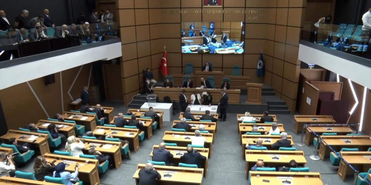 Gergin geçen seçimin ardından Üsküdar'ın yeni Başkanvekili belli oldu