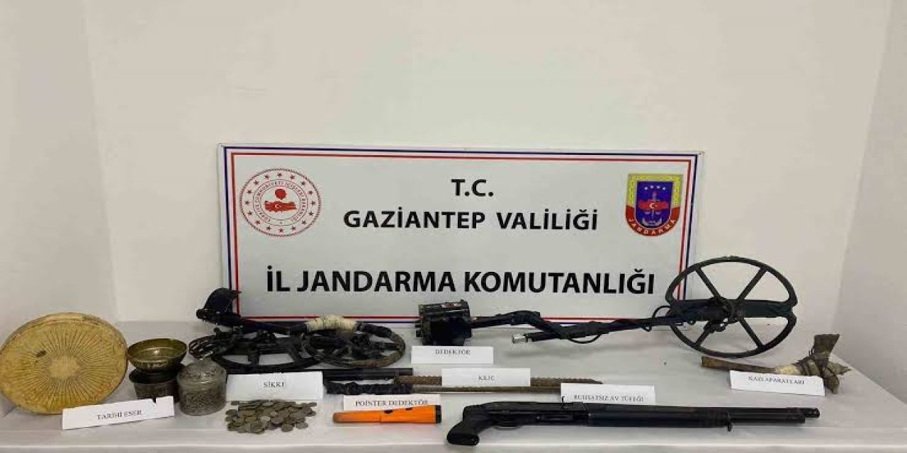 Gaziantep’te çok sayıda silah ile tarihi eser ele geçirildi