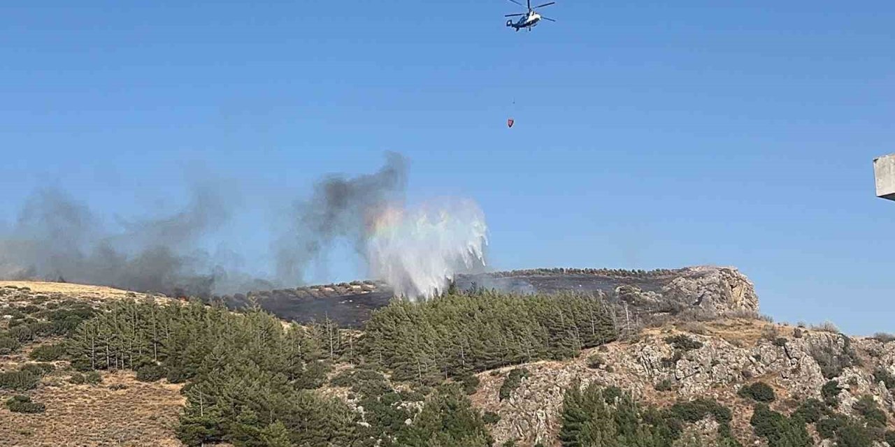 Hatay’da yangınına havadan ve karadan müdahale sürüyor