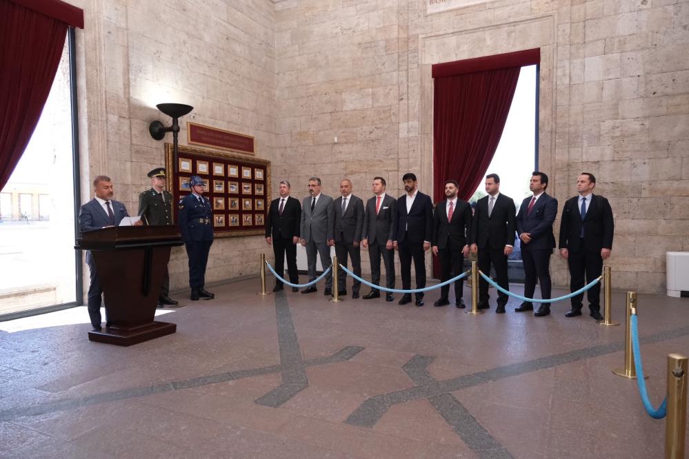Kadooğlu ve yönetim kurulu üyelerinden Anıtkabir’e anlamlı ziyaret