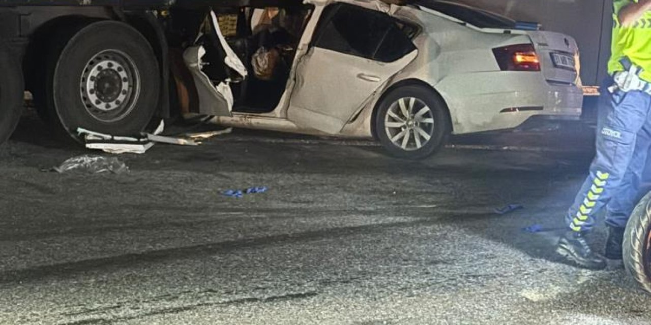 Makas atan TIR ortalığı savaş alanına çevirdi:1 ölü, 5 yaralı