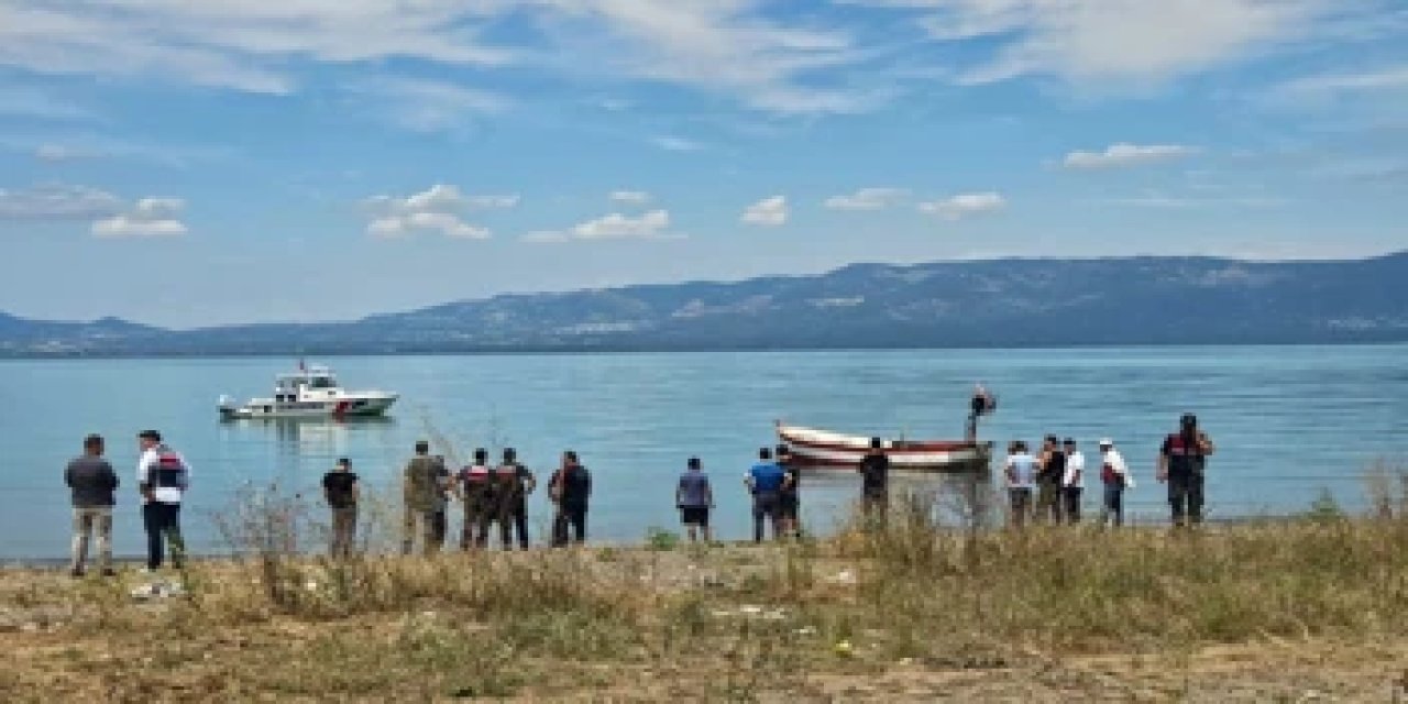 Van Gölü’ne giren kardeşler boğuldu
