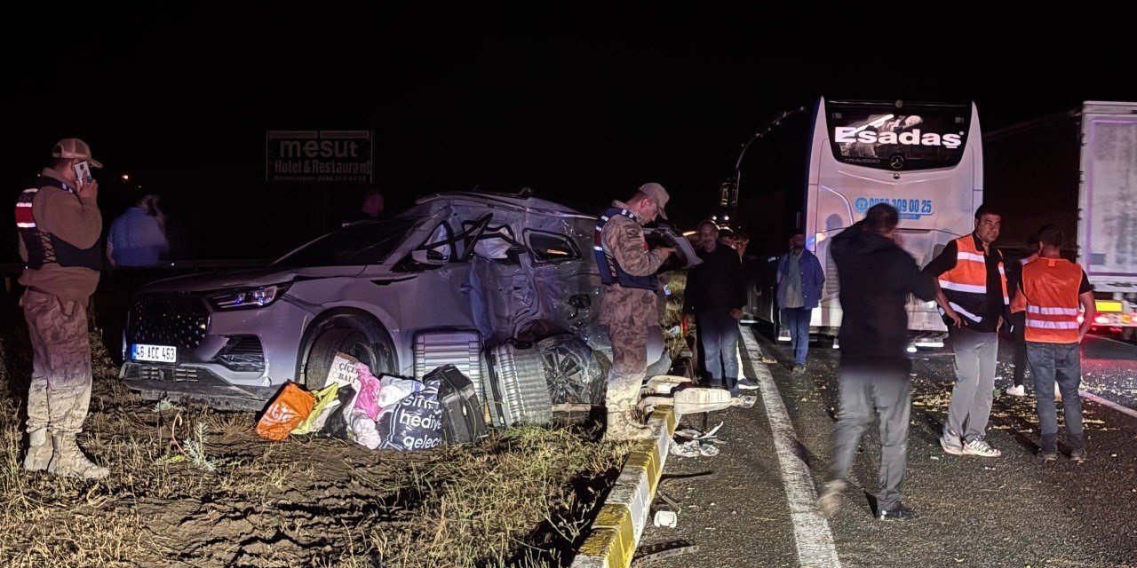 Erzincan’da yolcu otobüsü ile SUV tipi araç çarpıştı: 1’i ağır 7 yaralı