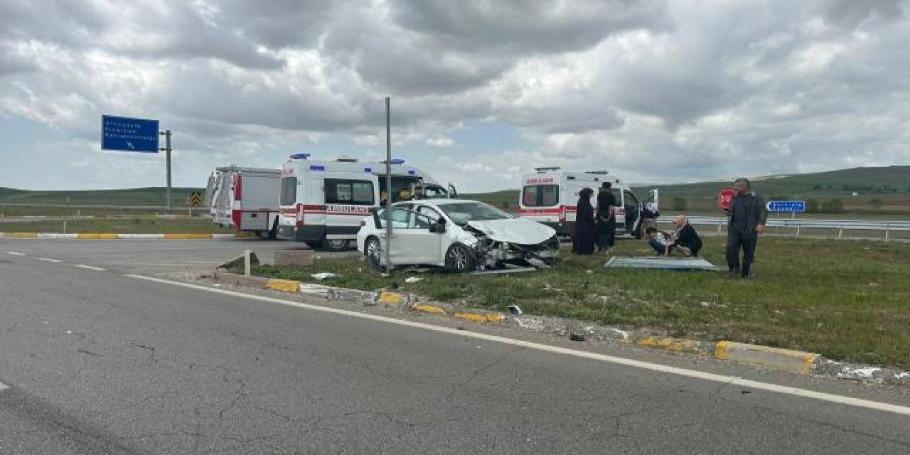 Sivas’ta trafik kazası: 5’i çocuk 11 yaralı