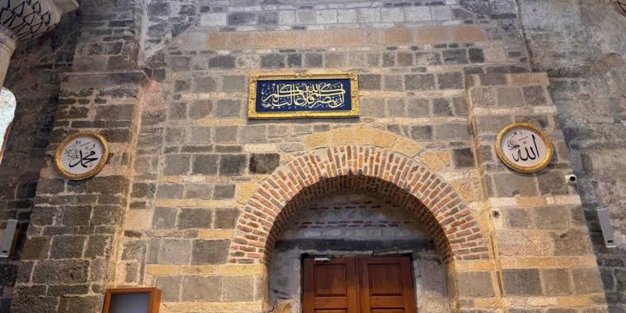 Cemaat mensupları Karacaahmet Mezarlığı’nda toplandı