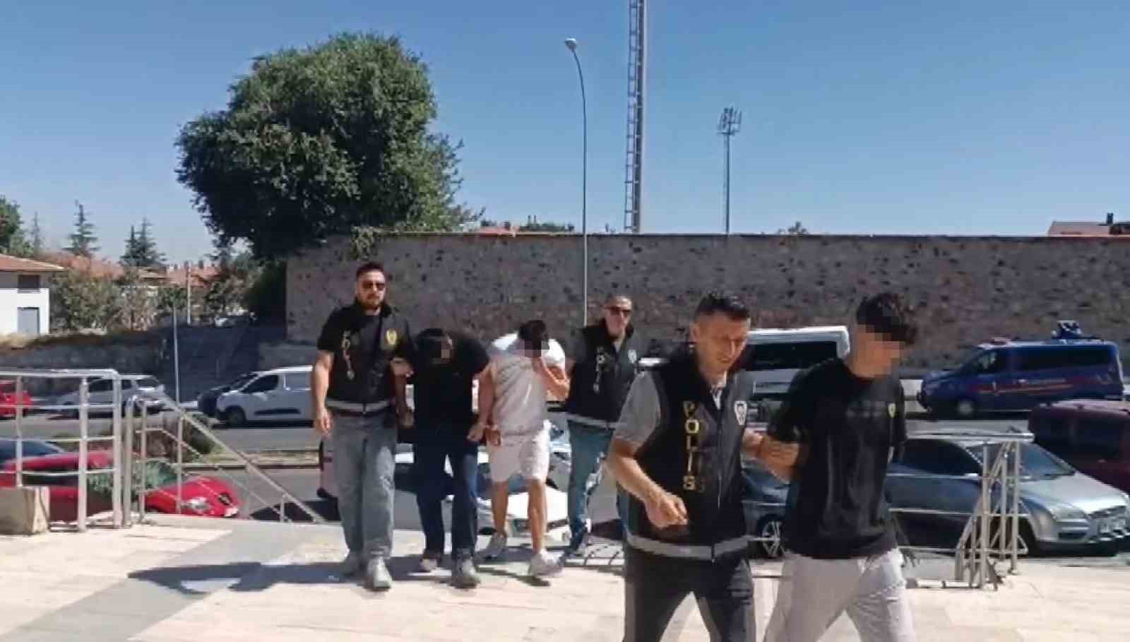Polis 3 ilde eşzamanlı operasyon başlattı