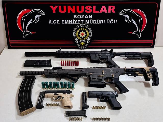Adana da çok sayıda silah ele geçirildi
