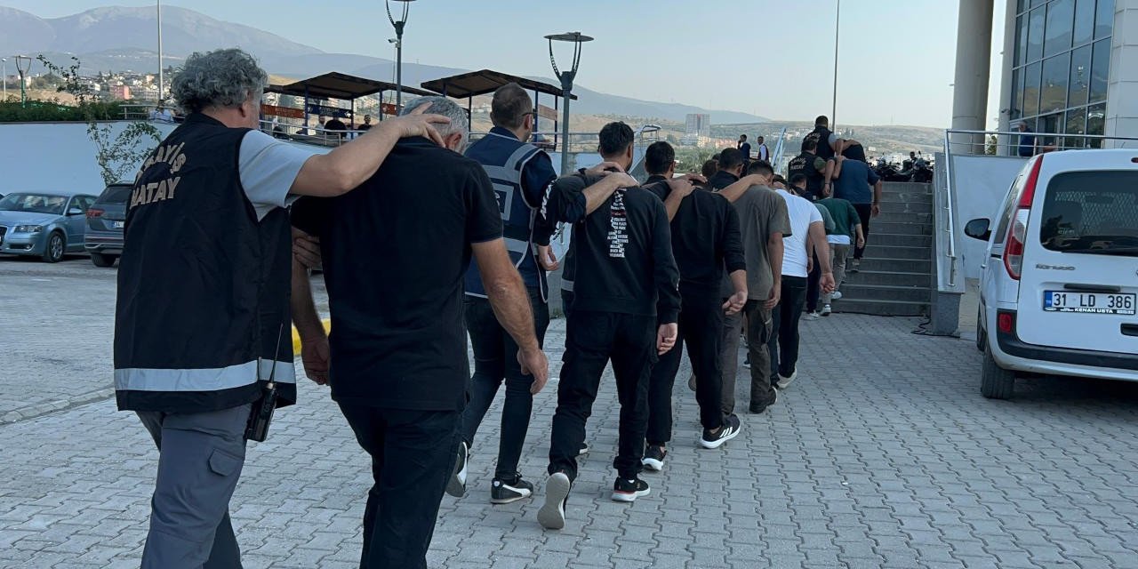Polisin uygulama noktalarını paylaşan 36 kişiye gözaltı