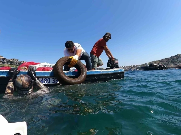 Bodrum da temizlik Küçükbük’te devam etti