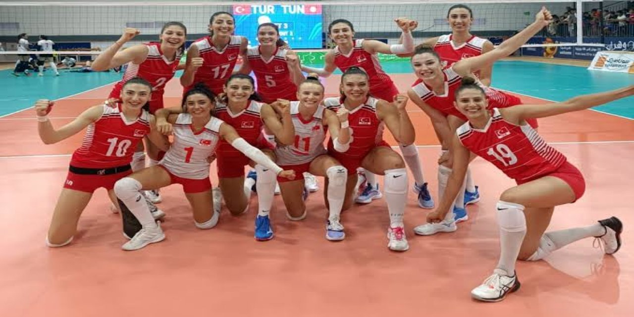Avrupa yı salladılar; A Milli Kadın Voleybol Takımı finale çıktı