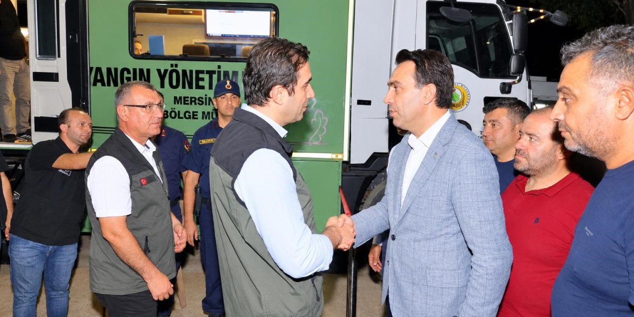 AK Partililer Mersin de sokağa çıktı