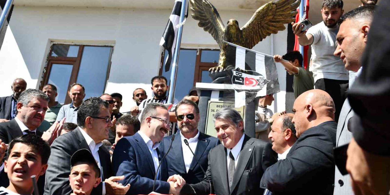 Beşiktaş Köyü’nde yapılan kartal heykeli törenle açıldı
