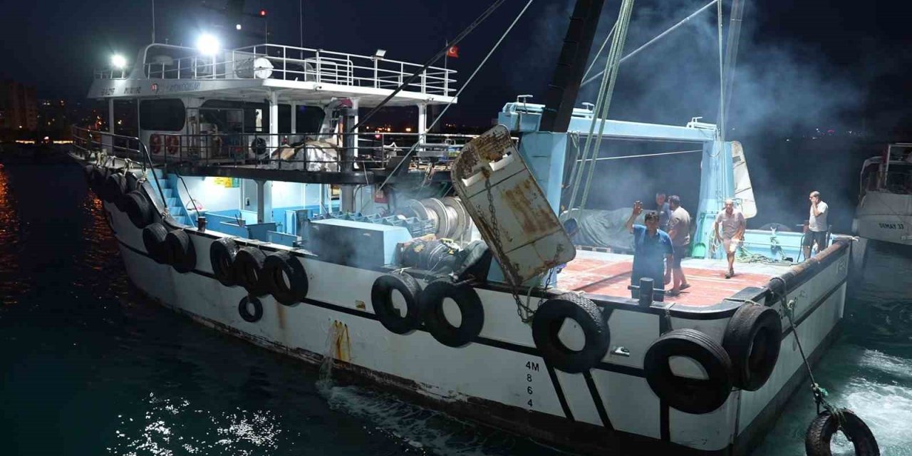 Mersin'de balıkçılar ’Vira Bismillah’ diyerek denize açıldı