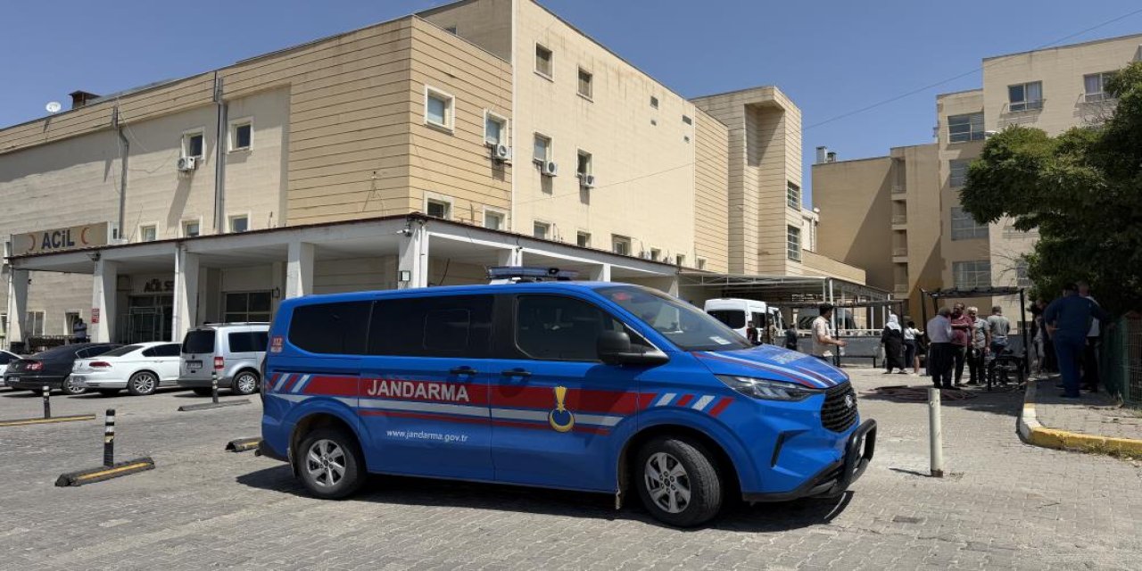 Akrabalar arasında bıçaklı taşlı kavga: 8 yaralı