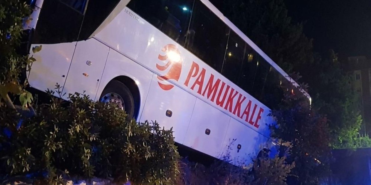 Yolcu otobüsü kaza yaptı: 18 yaralı