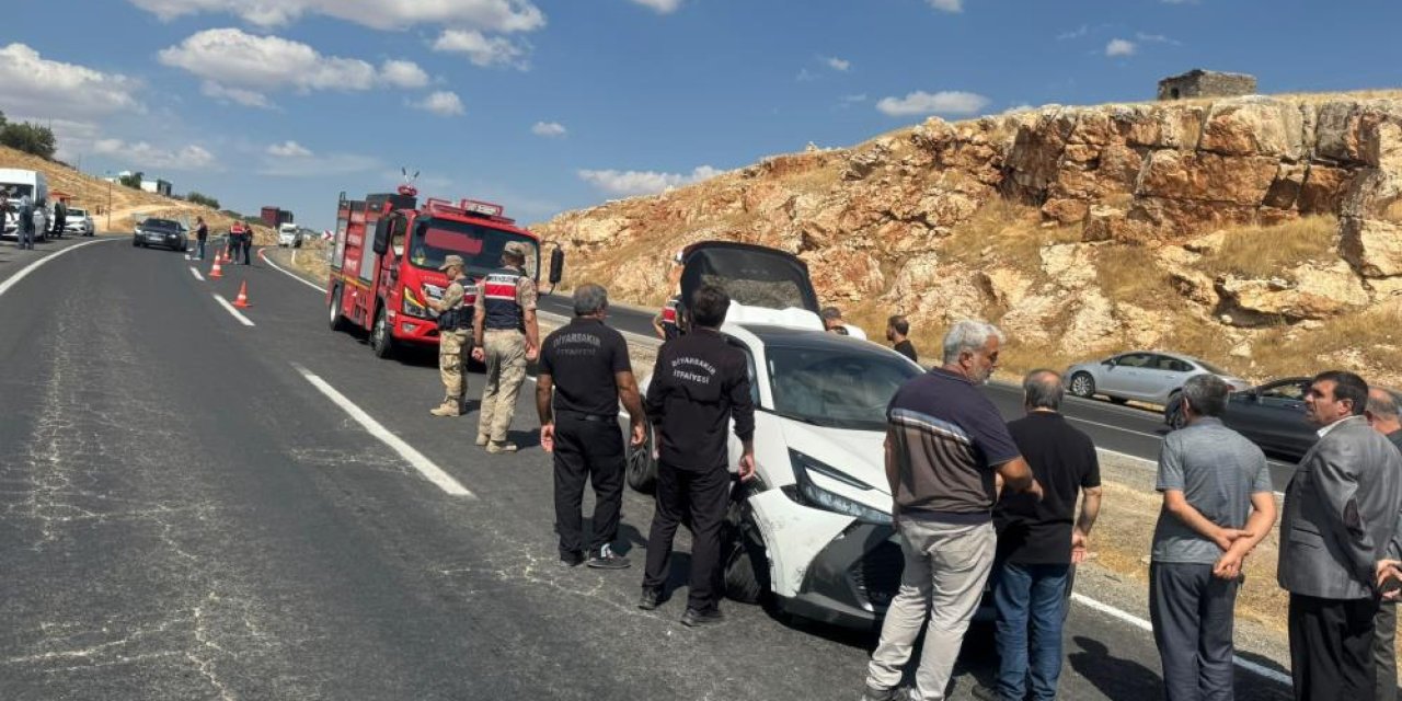 Ergani-Diyarbakır yolunda otomobil ile traktör çarpıştı: 4 yaralı