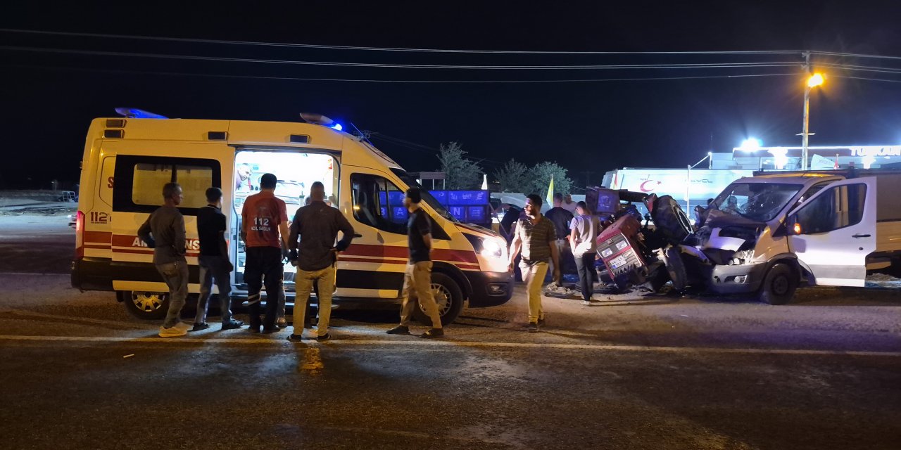 Gaziantep’te kamyonet ile traktör çarpıştı: 3 yaralı