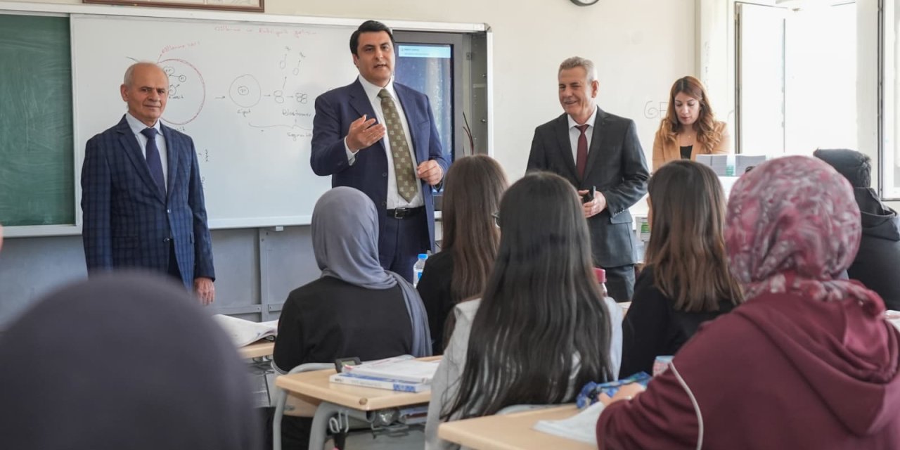 Başkan Yılmaz’dan Üniversite öğrencilerine eğitim desteği