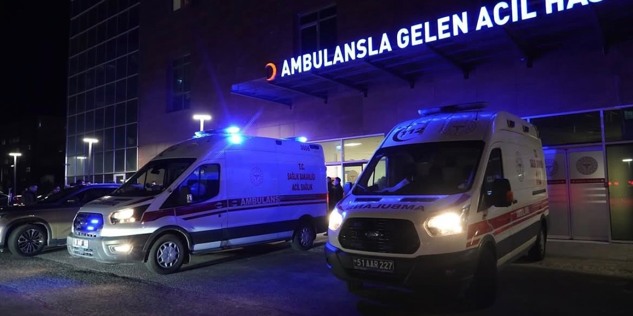 Niğde’de araçlar kafa kafaya çarpıştı: 2 ölü, 1 yaralı