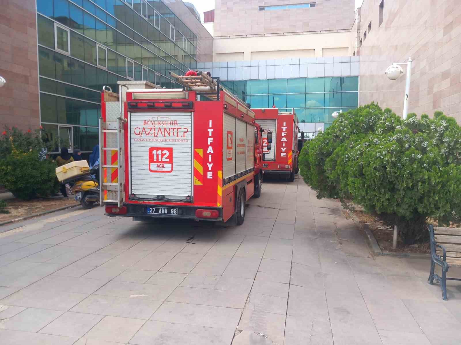 Bir Anda Dumanlar Sardı! Gaziantep'te Hastanenin Bodrum Katında Korkutan Yangın