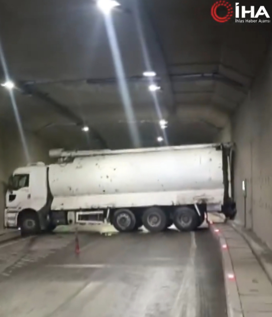 Erkenek Tüneli’nde tanker paniği! Trafik durdu