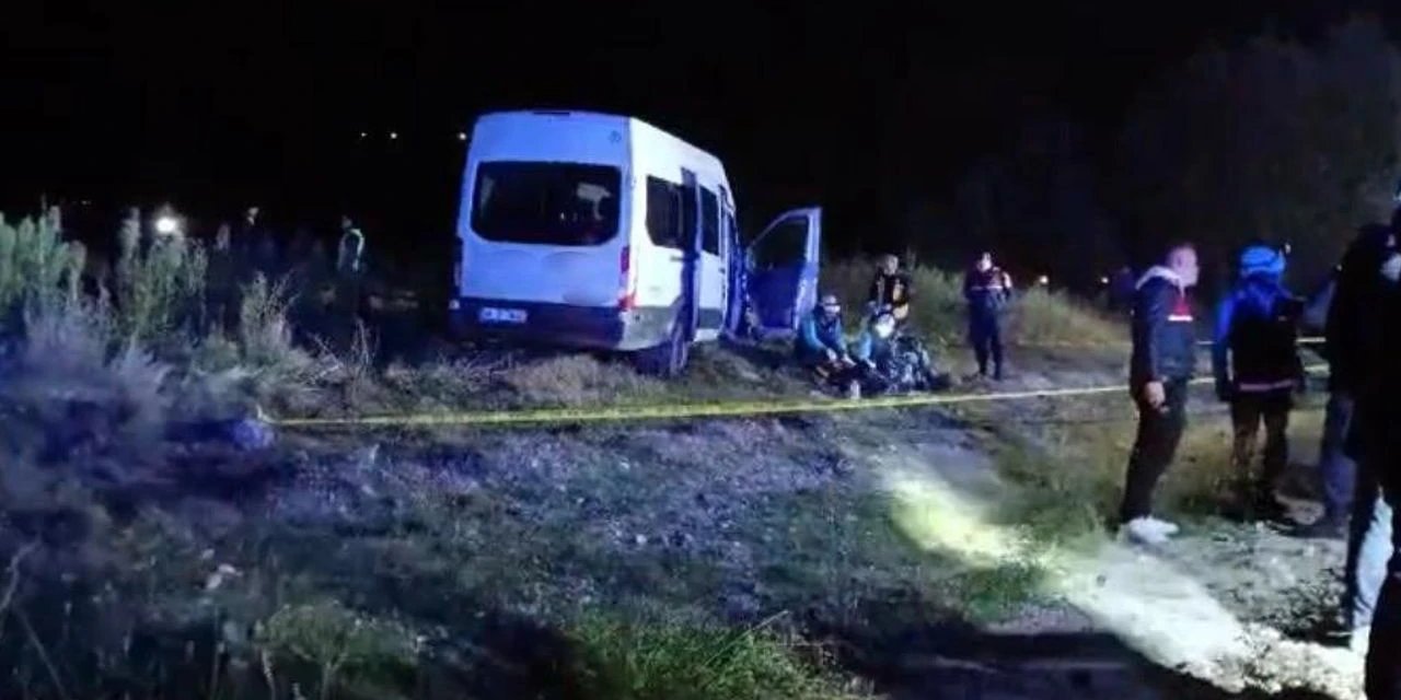 İşçi servisleriyle kepçe çarpıştı: 1 ölü, 15 yaralı