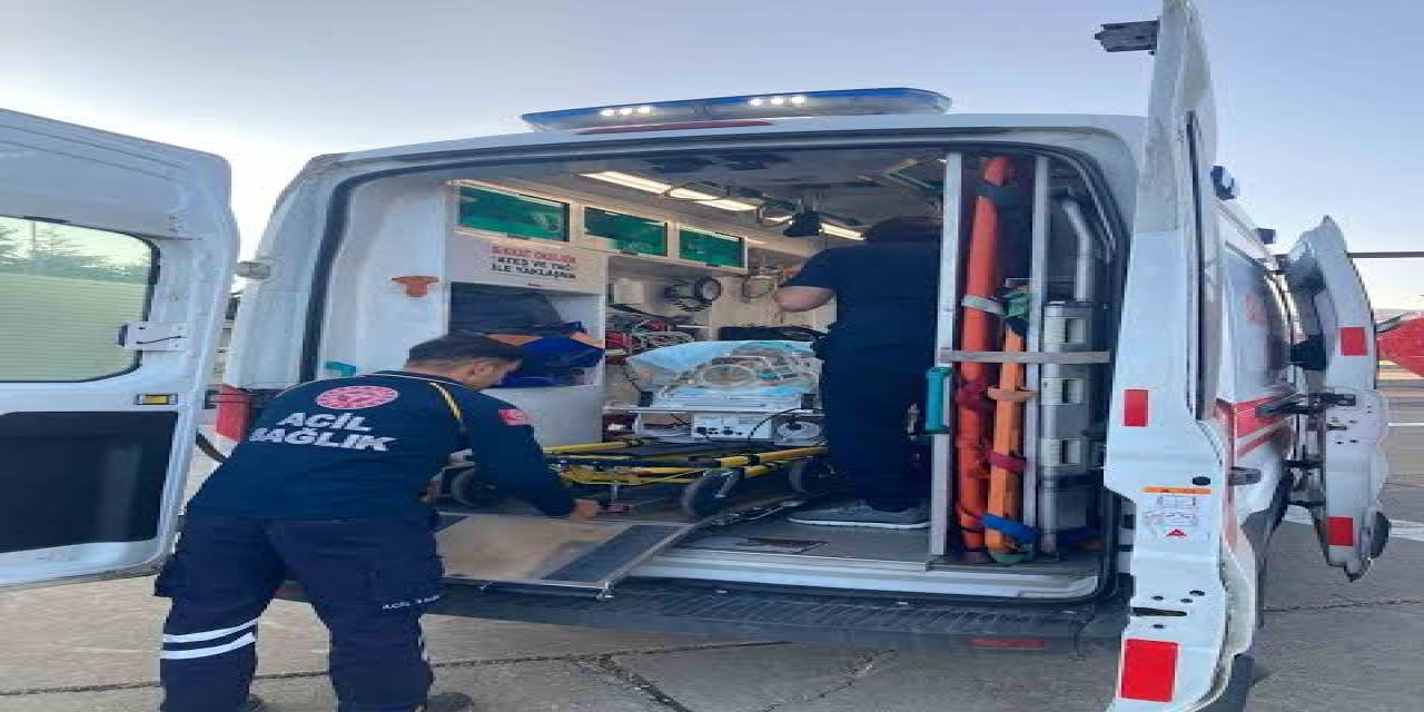 Bingöl’de midibüs ile pikap çarpıştı: 1’i ağır 12 yaralı