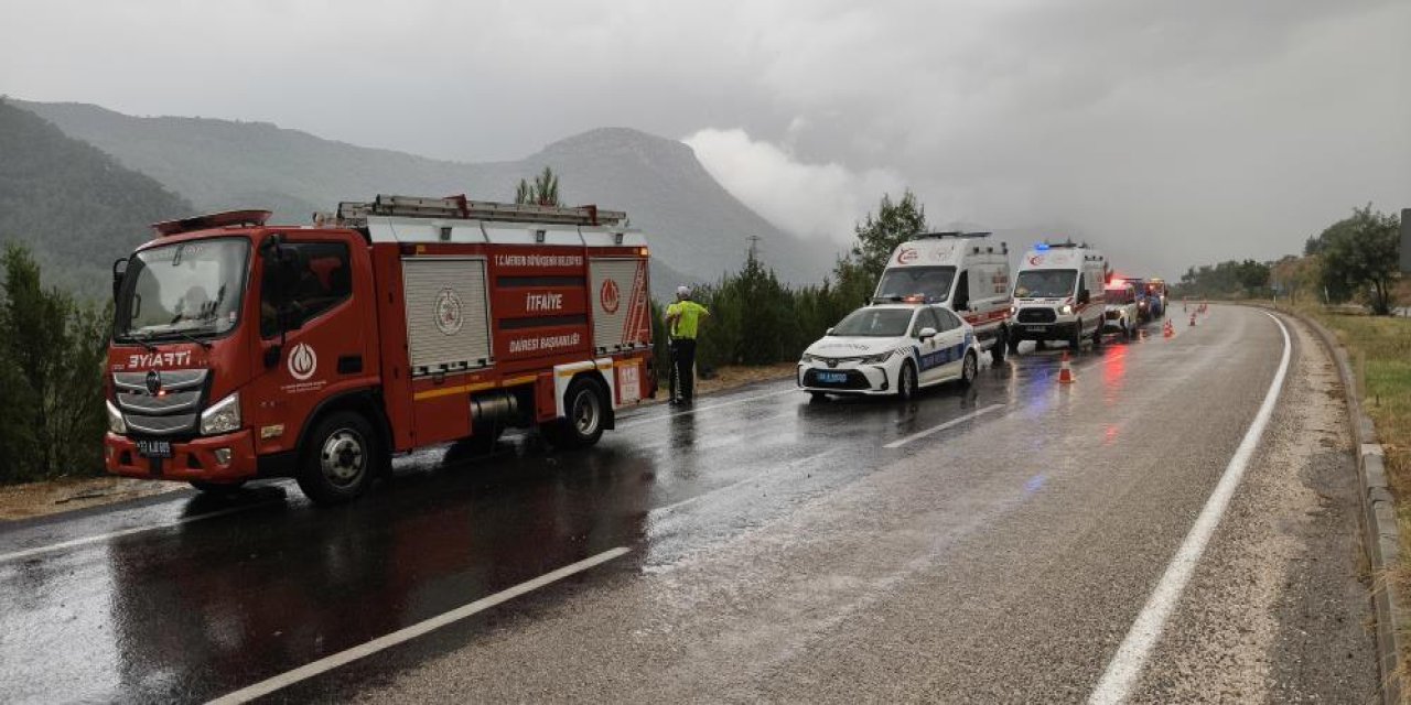 Yolcu minibüsü şarampole yuvarlandı: 17 yaralı