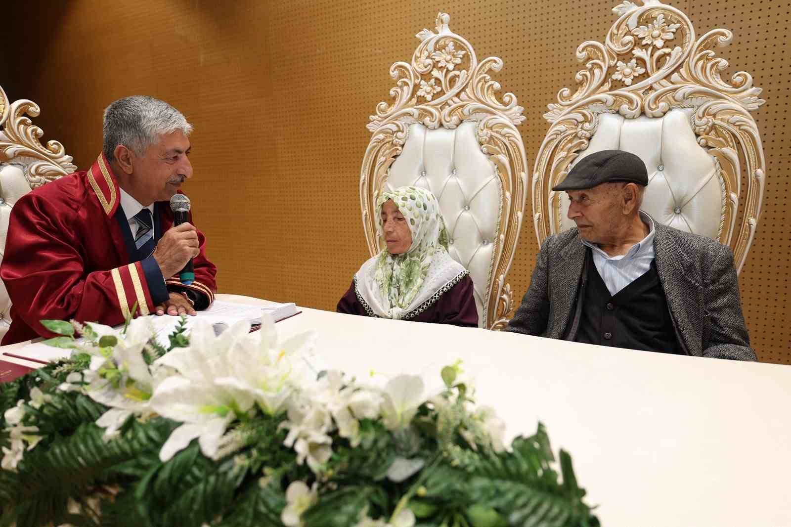 Evlilikte yaş sınırı yok; 86’sında damat, 72’sinde gelin oldu