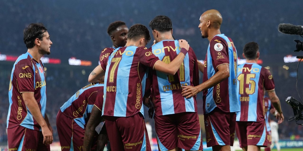 Trabzonspor evinde Beşiktaş'ı 2 golle geçti