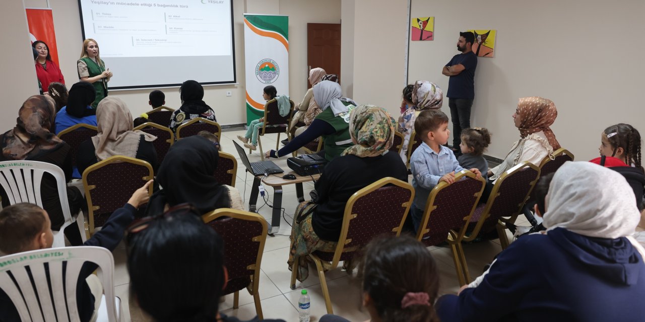Toroslar'da annelere dijital bağımlılıkla mücadele eğitimi