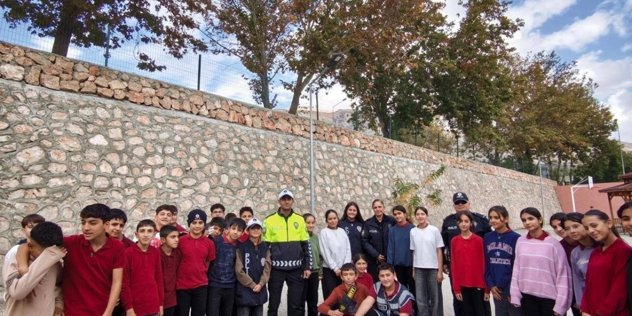Öğrencilere trafik eğitimi verildi