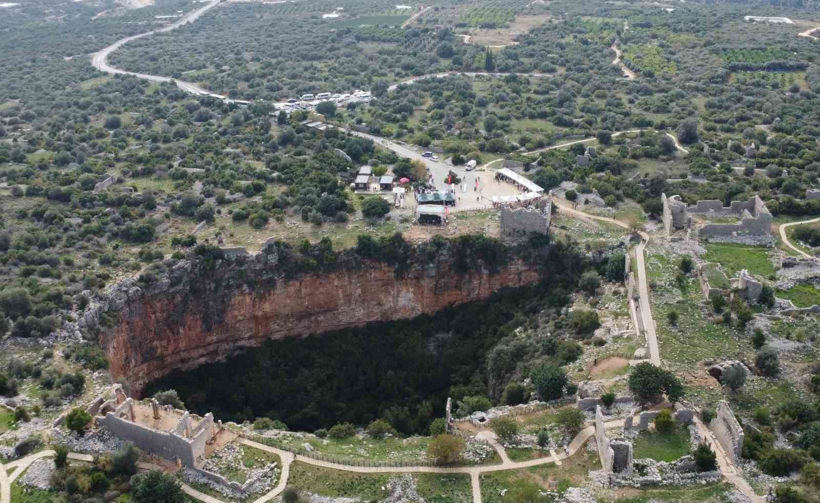 Tarihin içinden Türküler yükseldi
