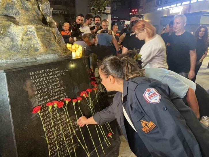 İstanbul'da, Marmara Depremi’nde hayatını kaybedenler Avcılar’da anıldı