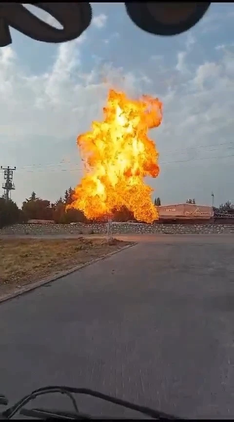 Bursa’da mobilya fabrikasının santrali bomba gibi patladı.. O anlar kamerada