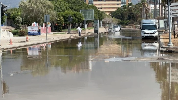 İskenderun sular altında kaldı