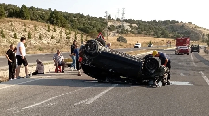 Kütahya'da takla atan otomobilde emniyet kemeri hayat kurtardı