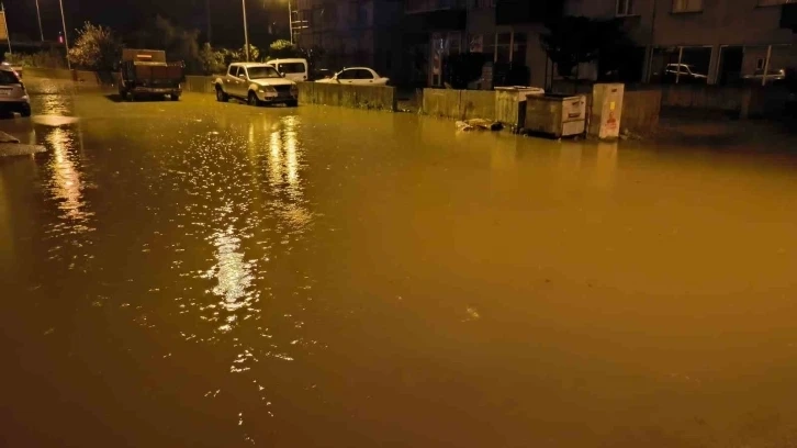 Şiddetli yağış Artvin’in de su baskınlarına yol açtı