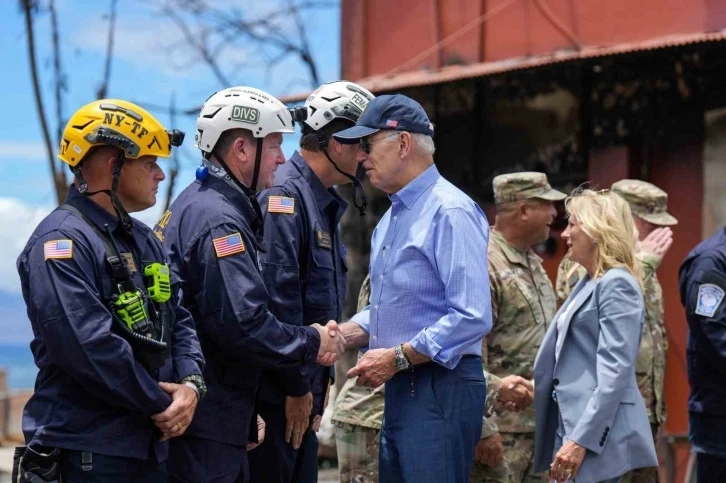 ABD Başkanı Joe Biden, orman yangını felaketinin yaşandığı Hawaii’yi ziyaret etti