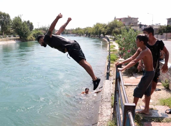 Çocuklar ölümüne serinliyorlar