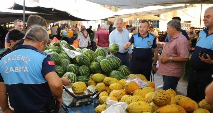 Akdeniz Belediyesi pazar yerlerinde fiyat ve tartı denetimi yapıyor